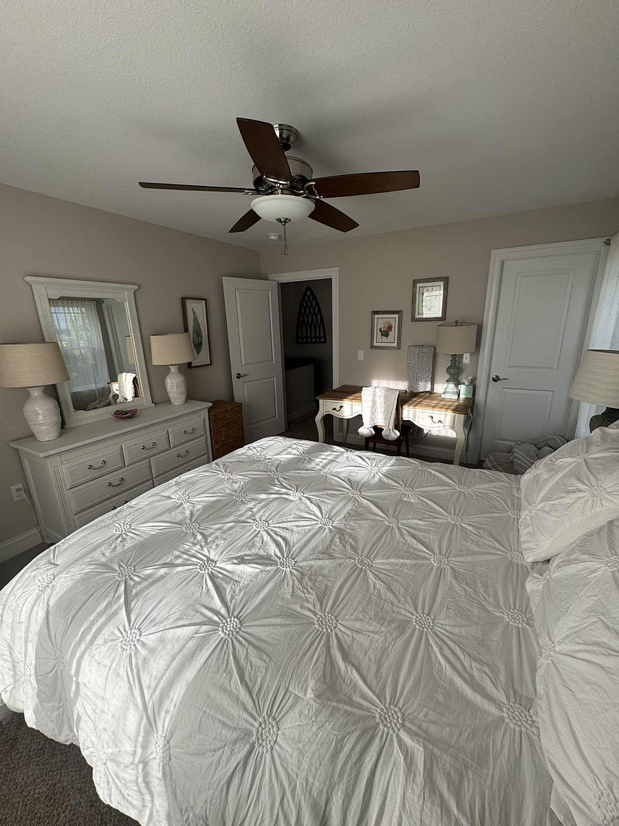 Bedroom, 2nd Floor with a Queen size bed & desk