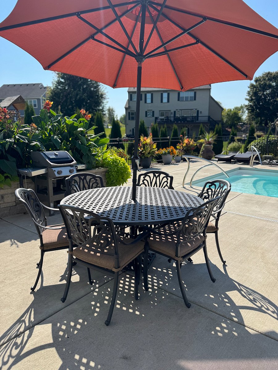 Outdoor dining seasonal