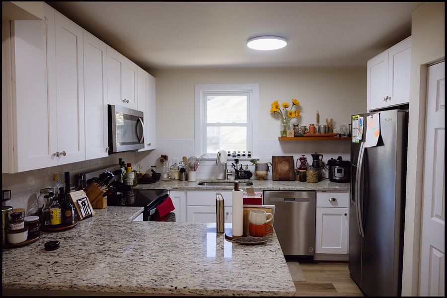 Fully equipped kitchen. 