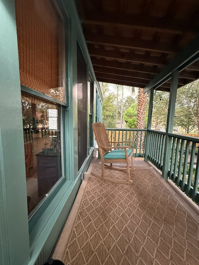 Kitchen entrance porch deck
