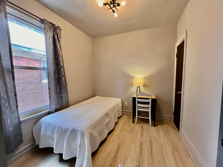  La Petite Chambre is our most economical room. Right off the kitchen it is convenient for late night snacking.