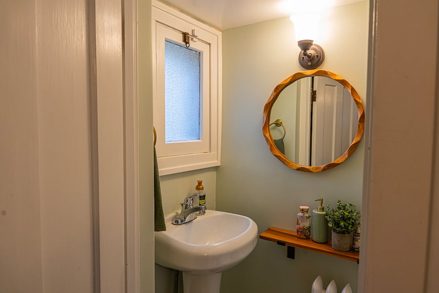 Half bath with pedestal sink & toilet