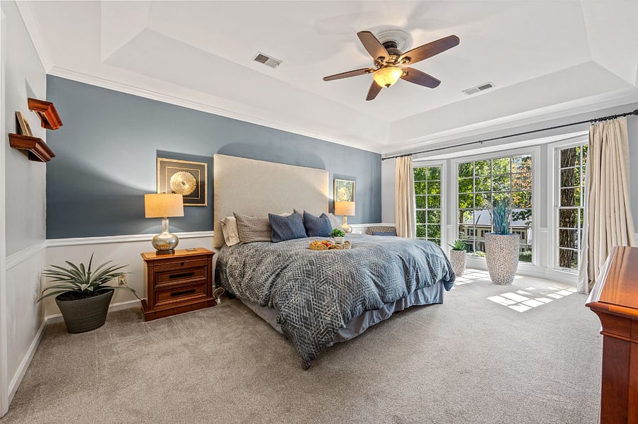 Master bedroom, king bed, Smart TV