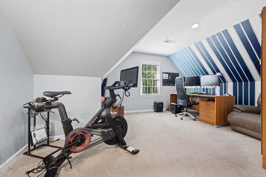 2nd floor bonus room/ Office