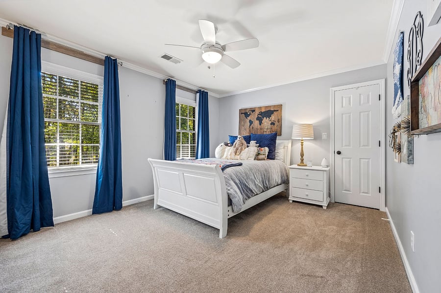 2nd floor bedroom / twin