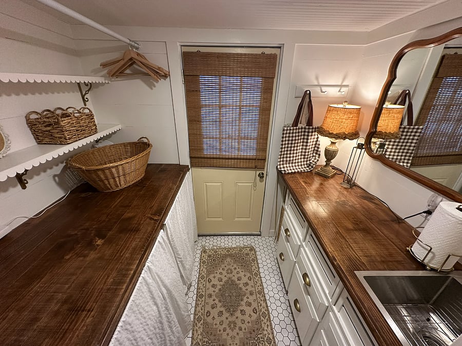 Utility Room / Full Washer & Dryer