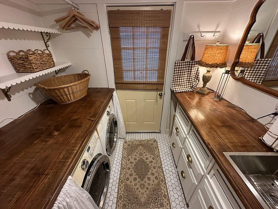Utility Room / Full Washer & Dryer
