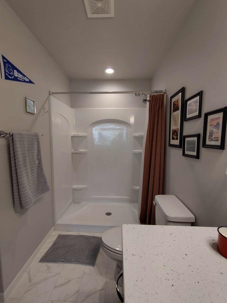 Large shower with hand-held sprayer