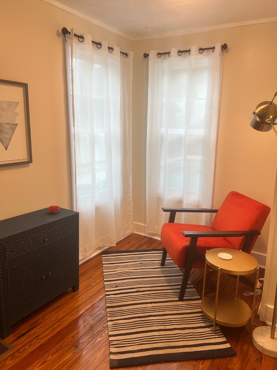Sitting room off queen bedroom
