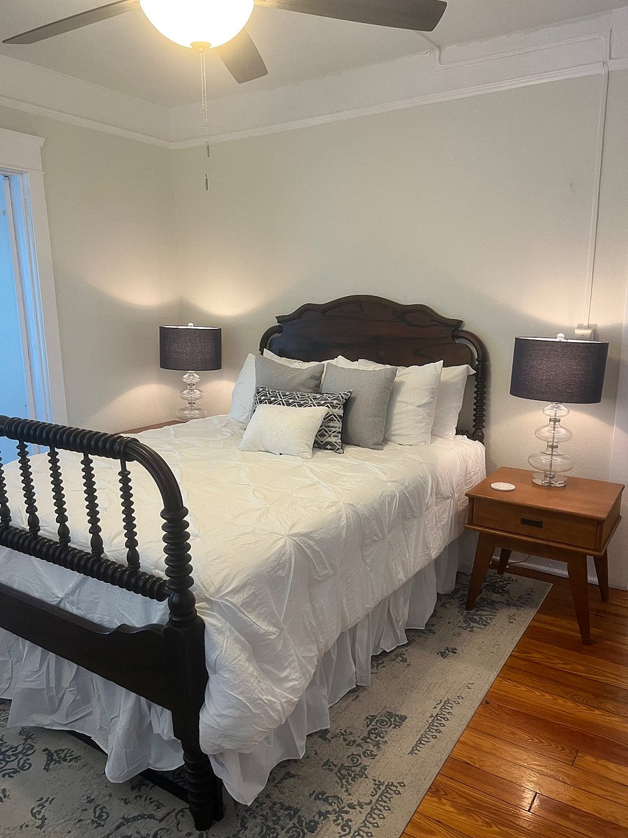 Queen bedroom