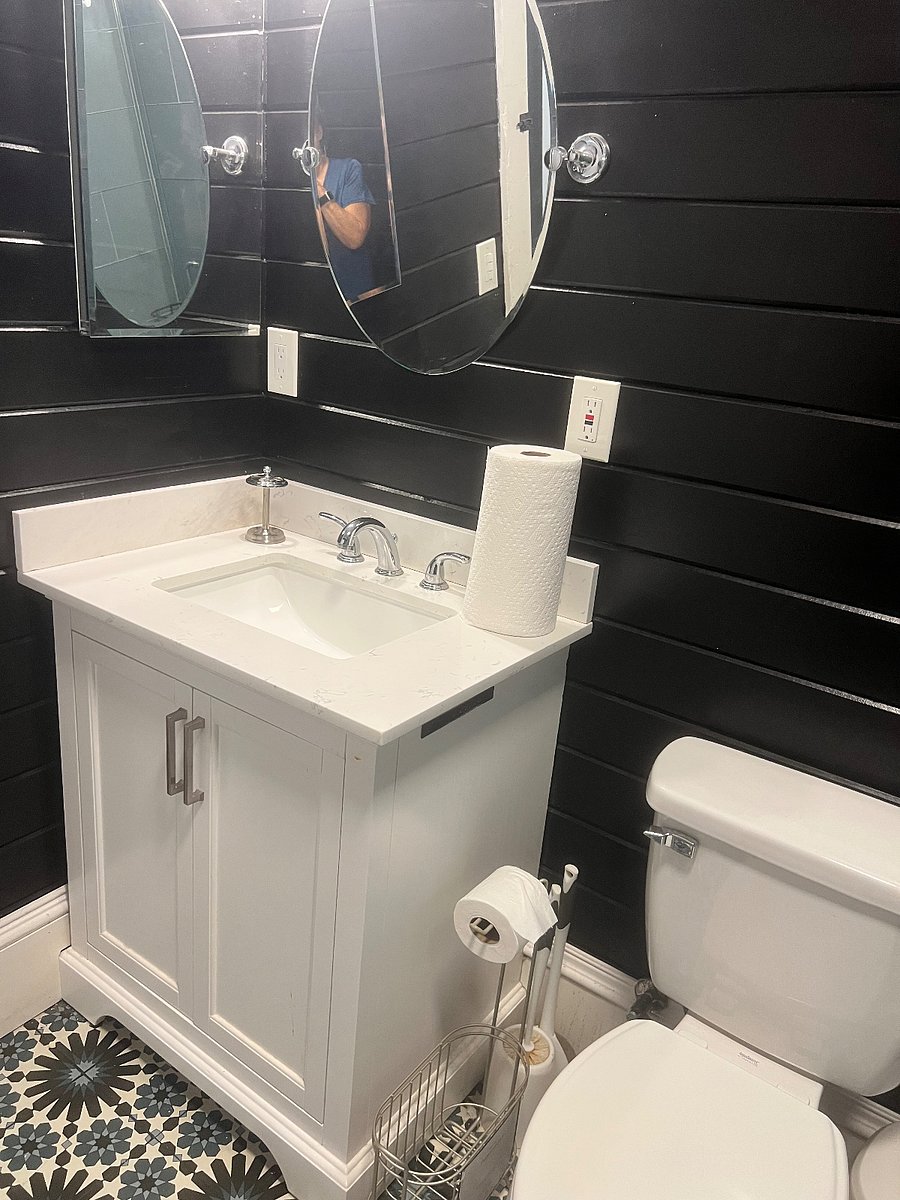 Hall bathroom view 2