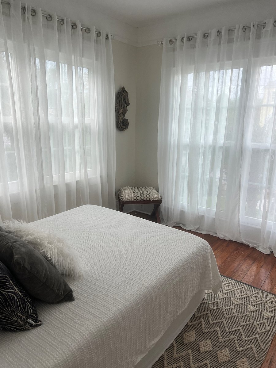 Full bedroom view 2