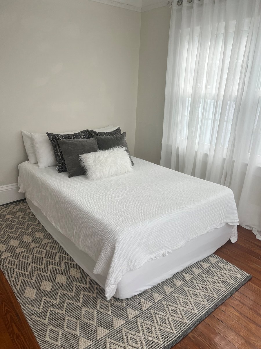 Full bedroom