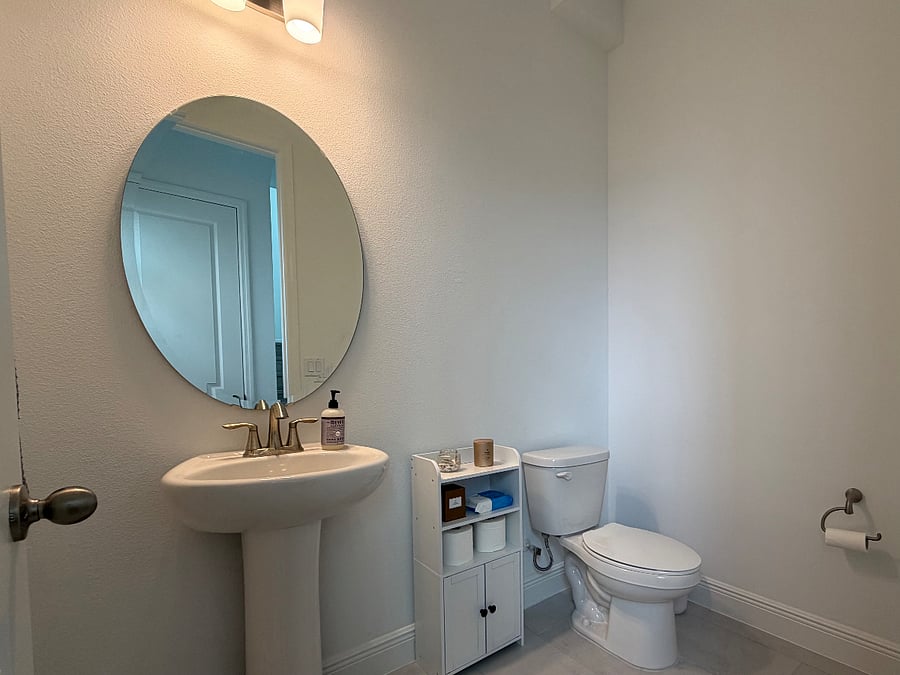 Half-bath (ground floor)