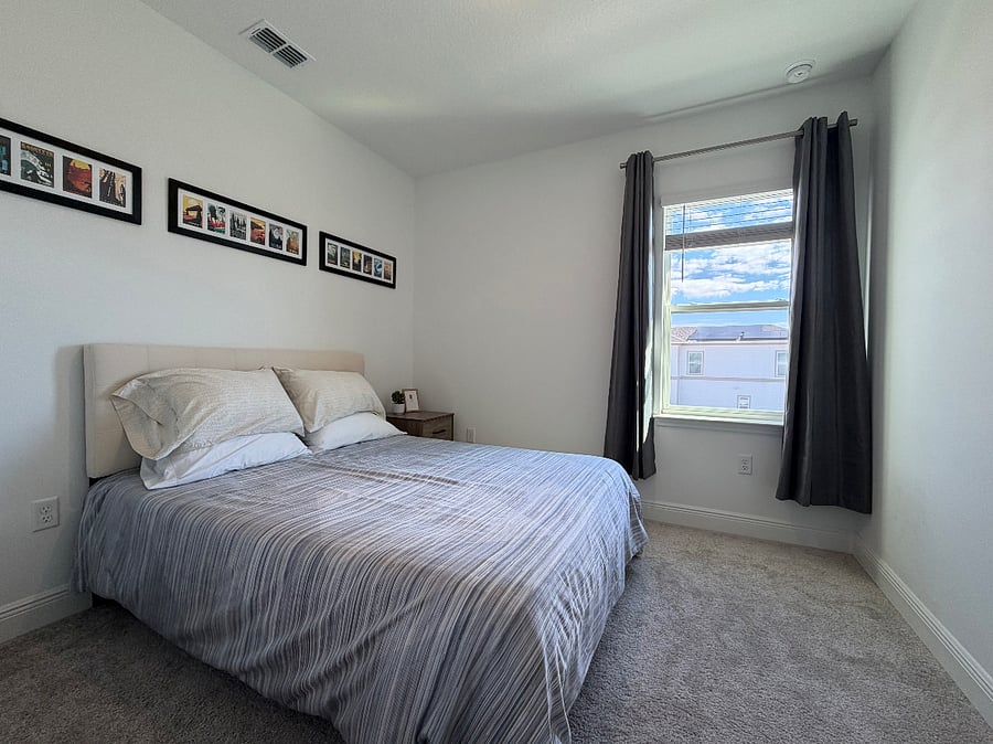 Bedroom #2 (Queen size bed)