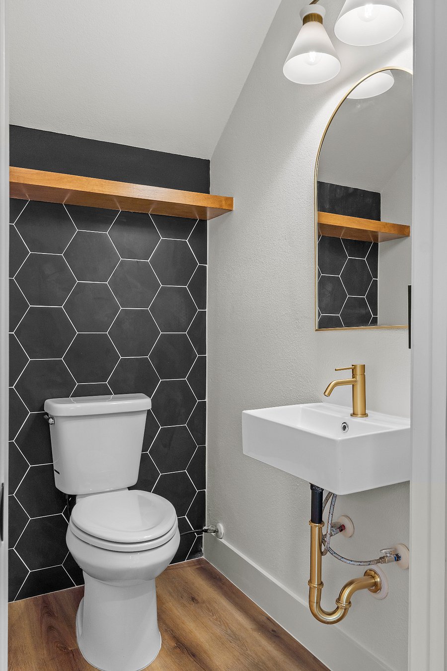 Downstairs half bathroom for Guest