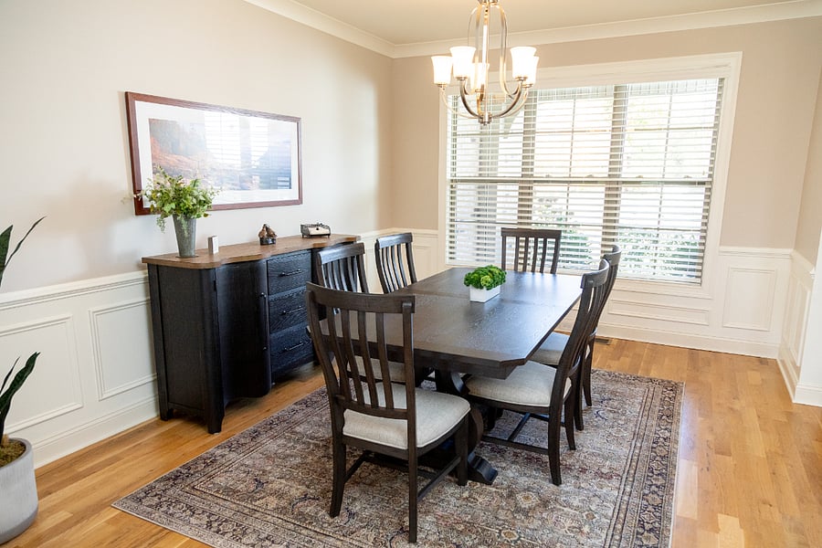 Beautiful formal dining for seating for 6 - 8 comfortably