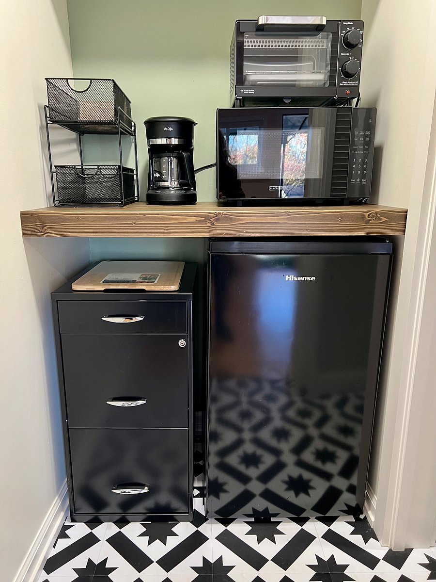 Kitchenette with all new appliances (microwave, toaster oven, Mr Coffee & small fridge)