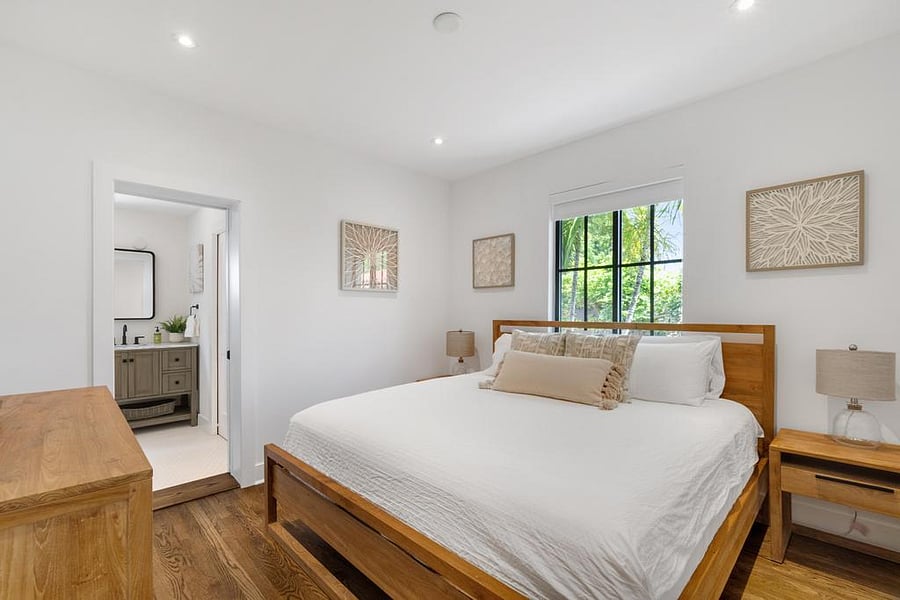 Primary bedroom with King Size Bed
