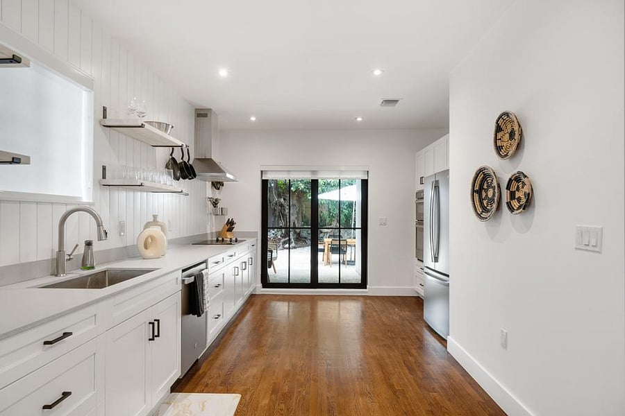 Full size kitchen