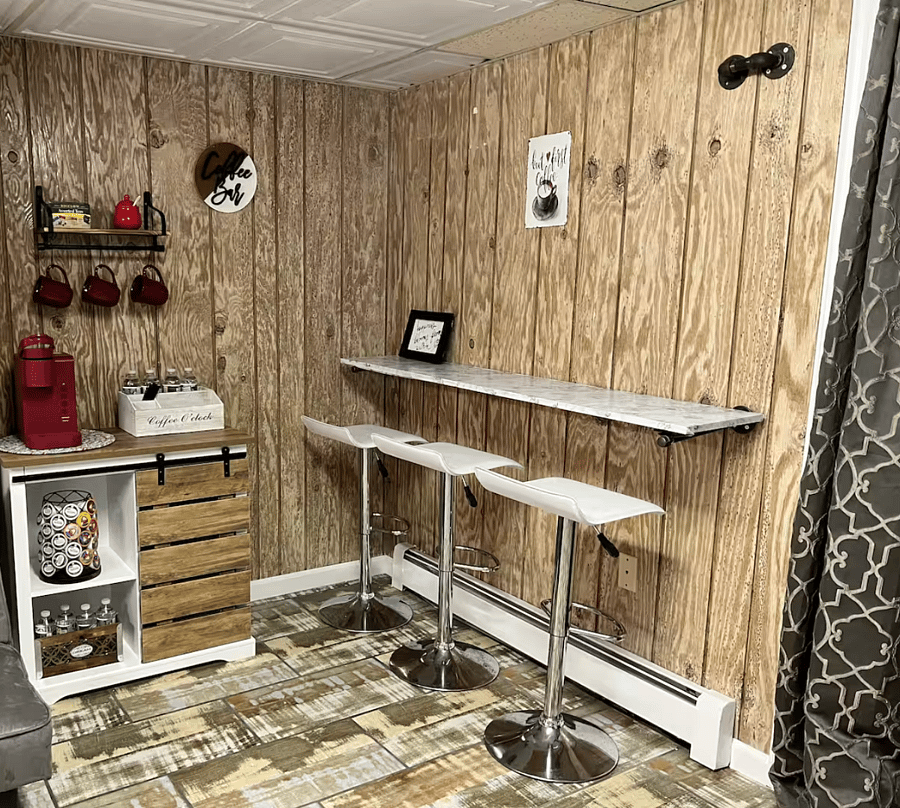 Coffee bar, bar-stool dining area