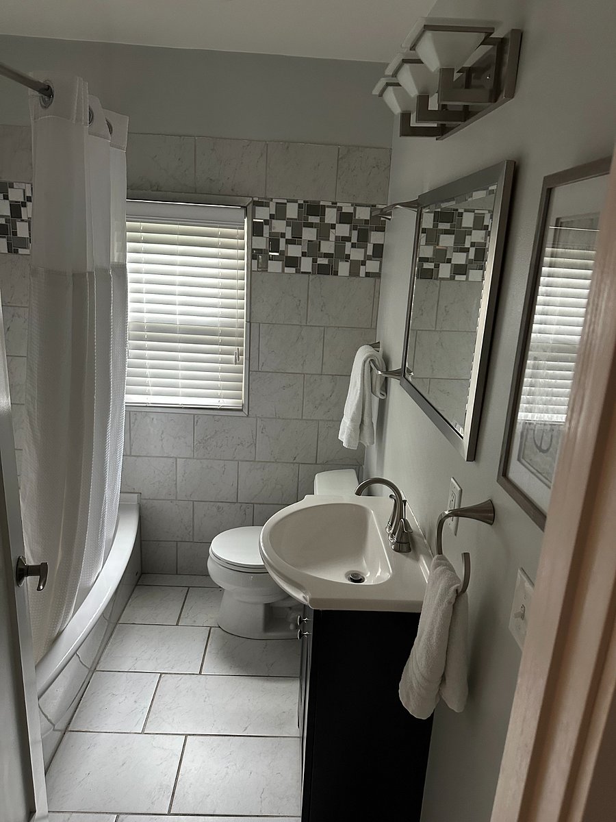 Downstairs bathroom with shower and tub