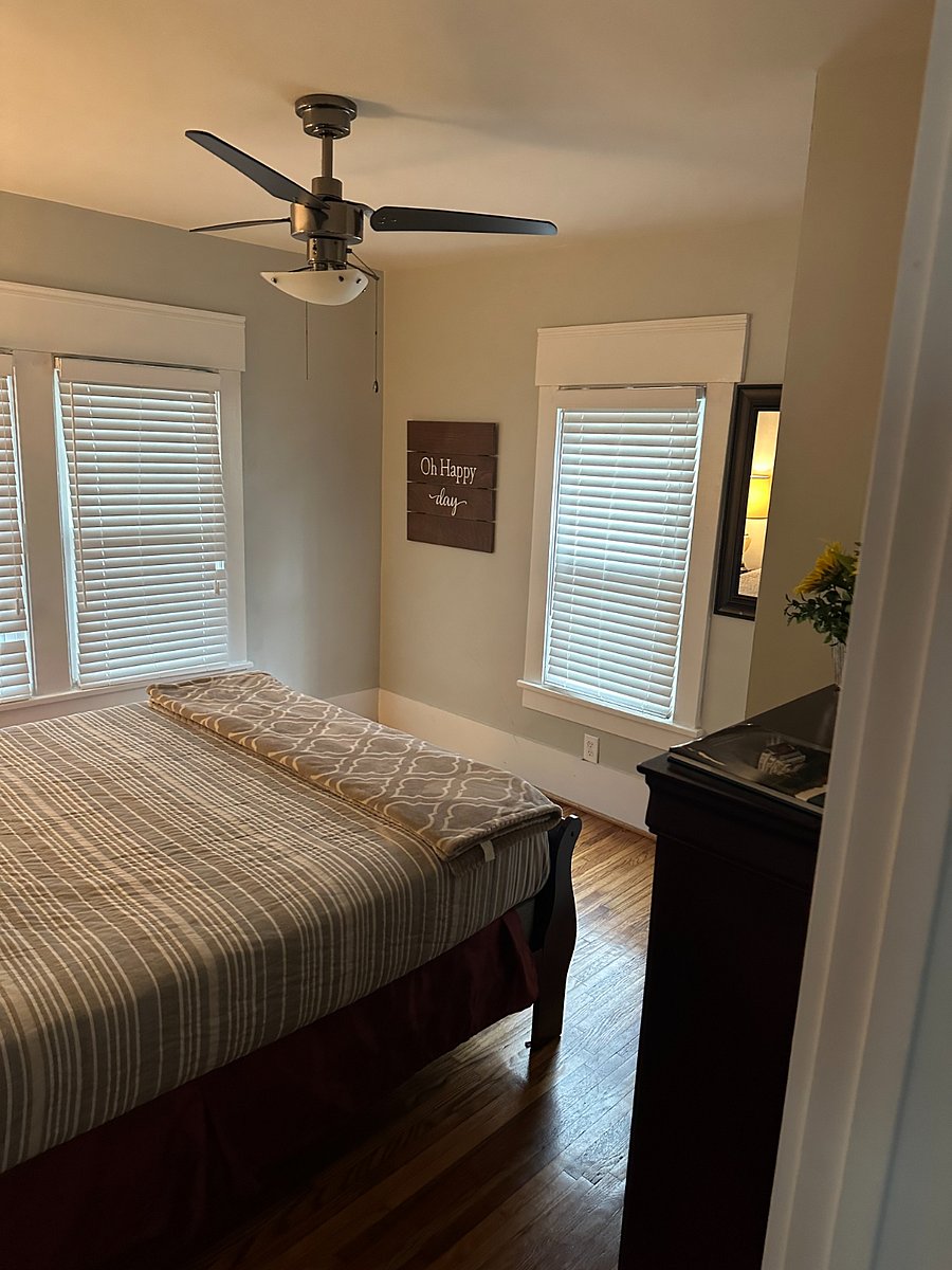 Downstairs queen bedroom