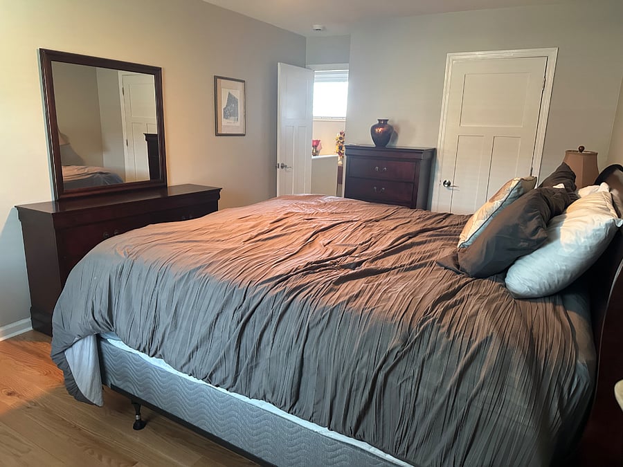 King bedupstairs bedroom with a lounger