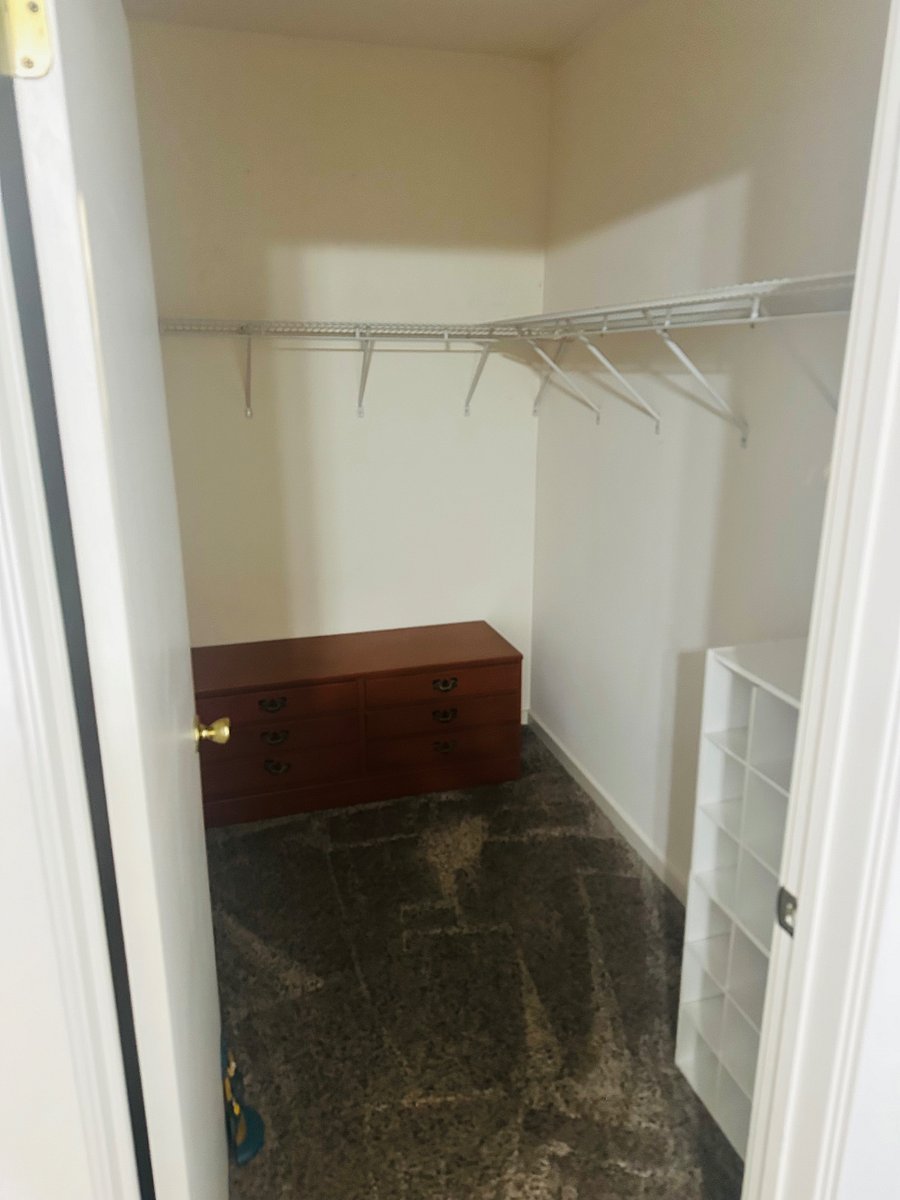 Bedroom walk/in closet