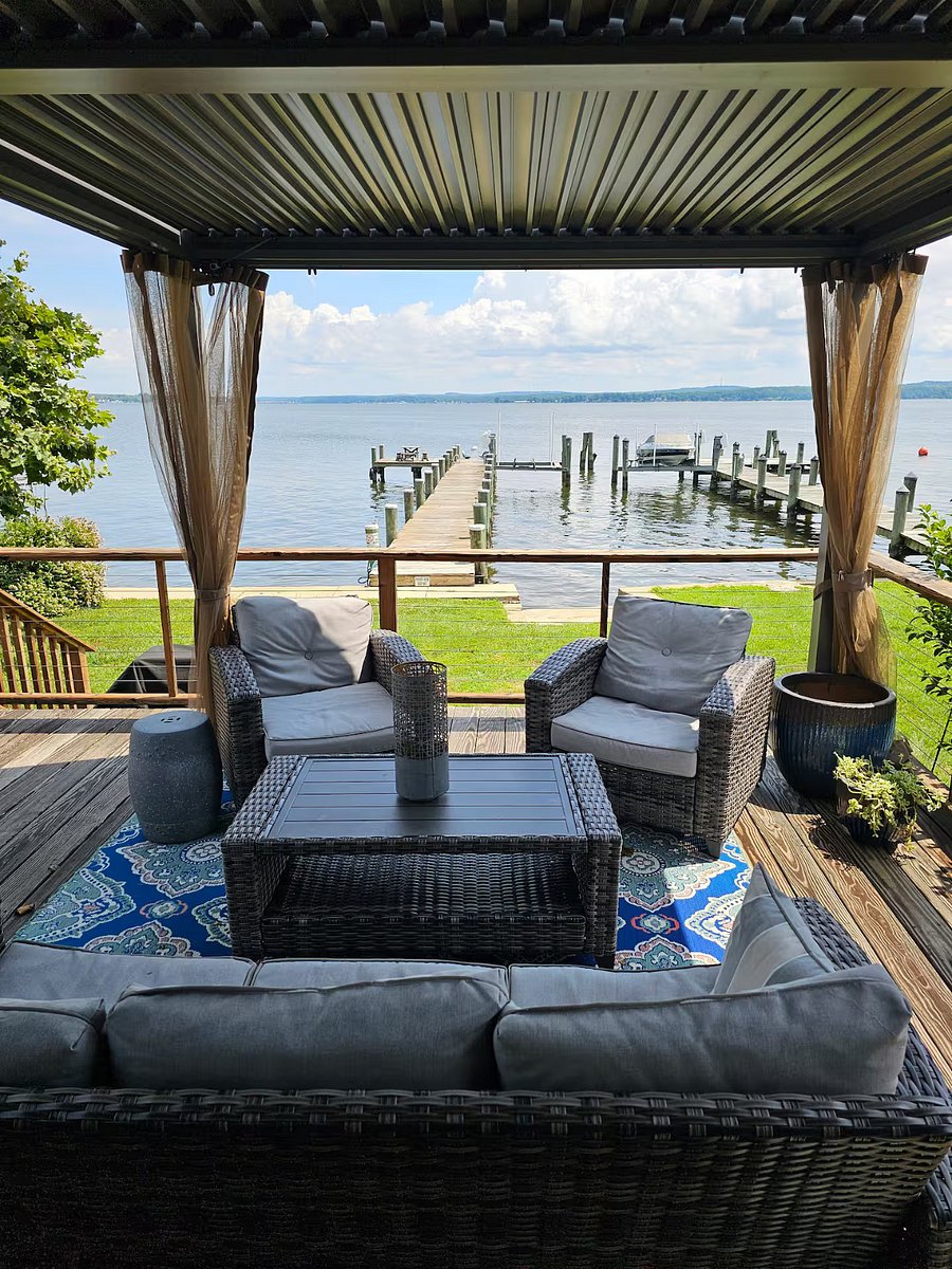 Beautiful louver pergola overlooking Bay