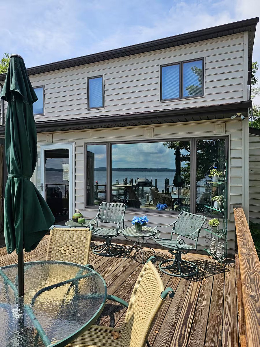 Plenty of sitting on large deck facing Bay