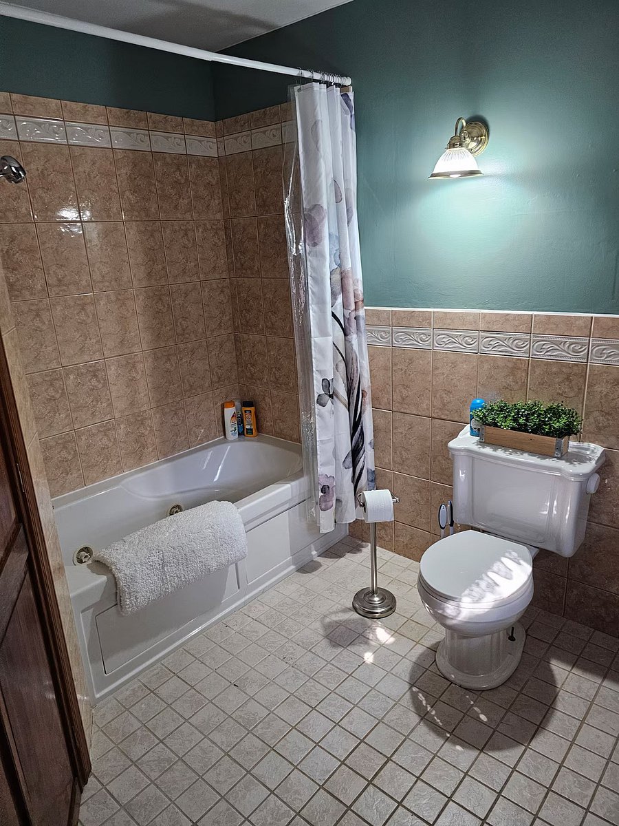 First floor full bath.