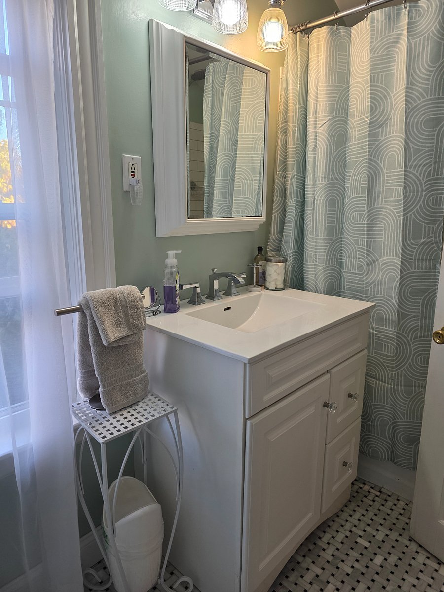Upstairs bathroom