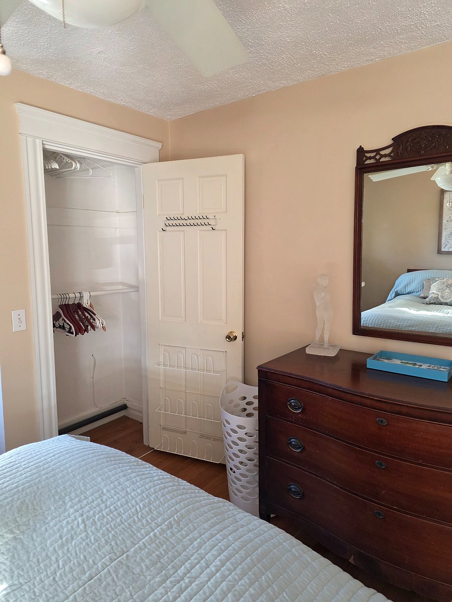 upstairs bedroom with closet detail