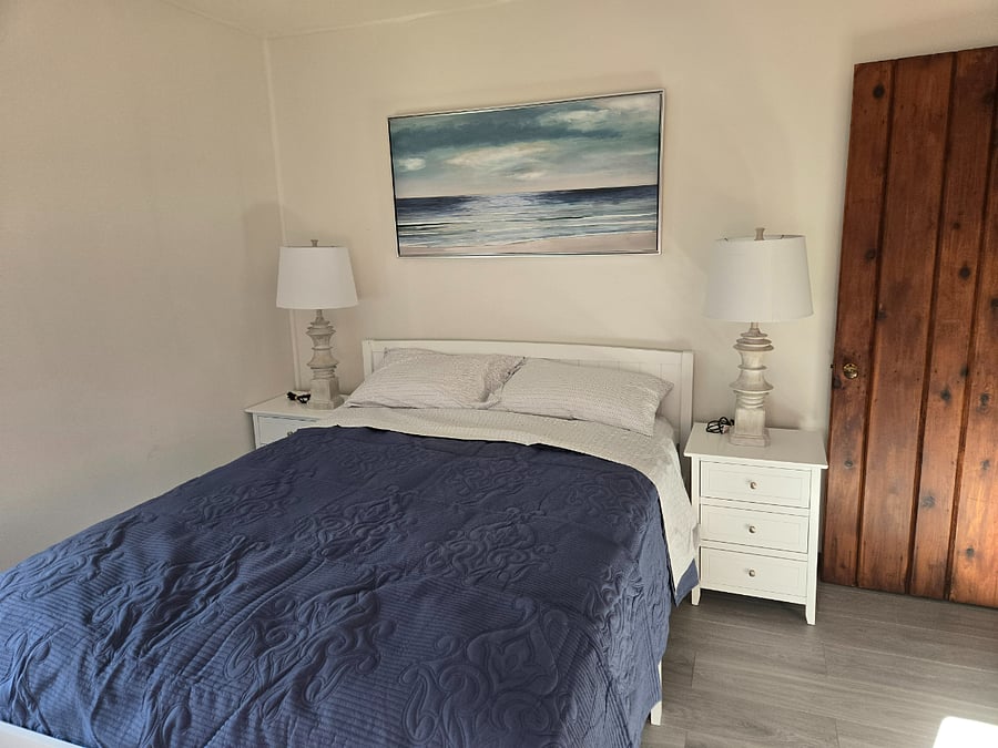 master bedroom w queen bed 55 inch tv desk