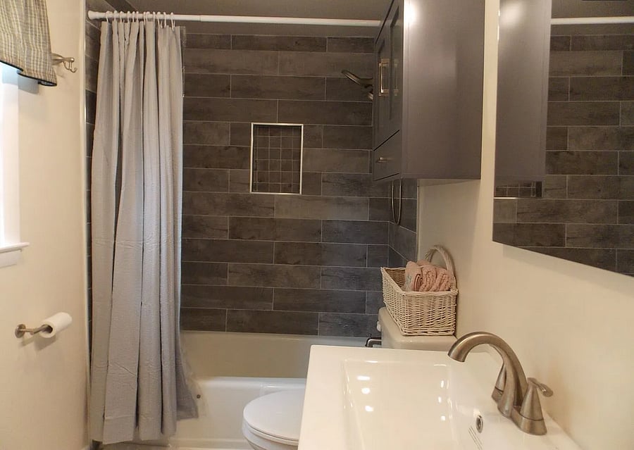 Full Shared Bathroom - upstairs