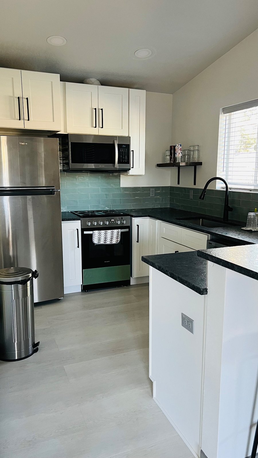 Full Kitchen.