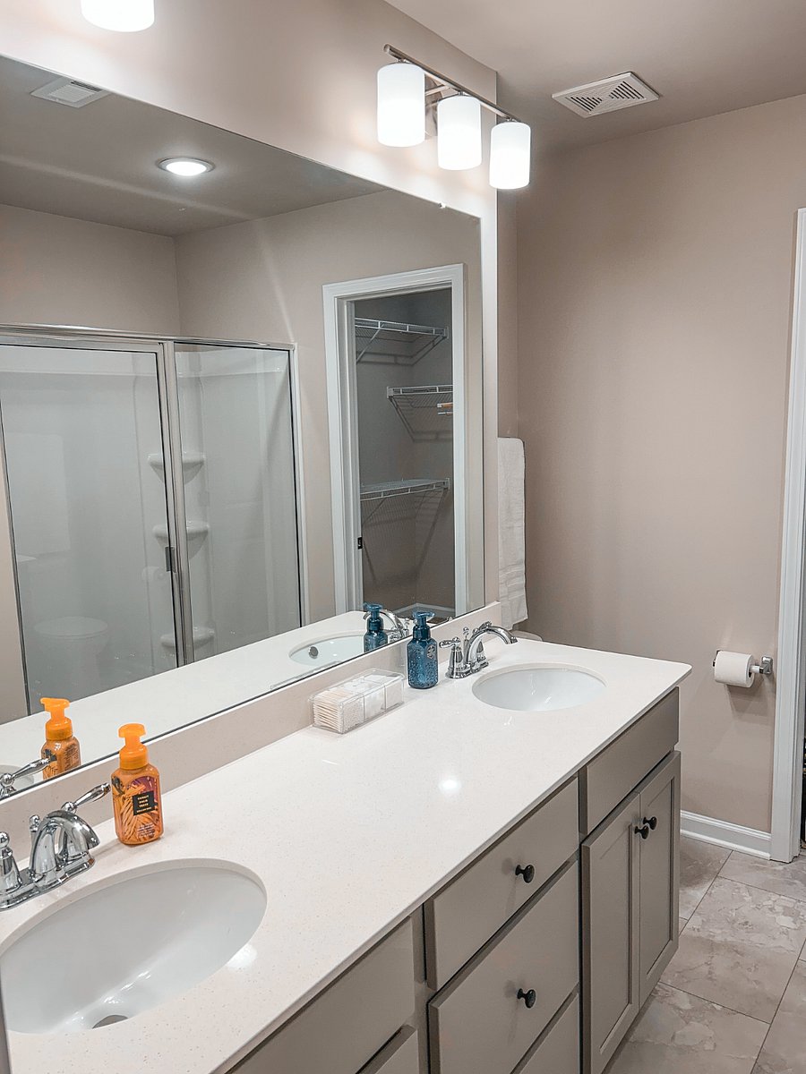Main Bedroom Bathroom
