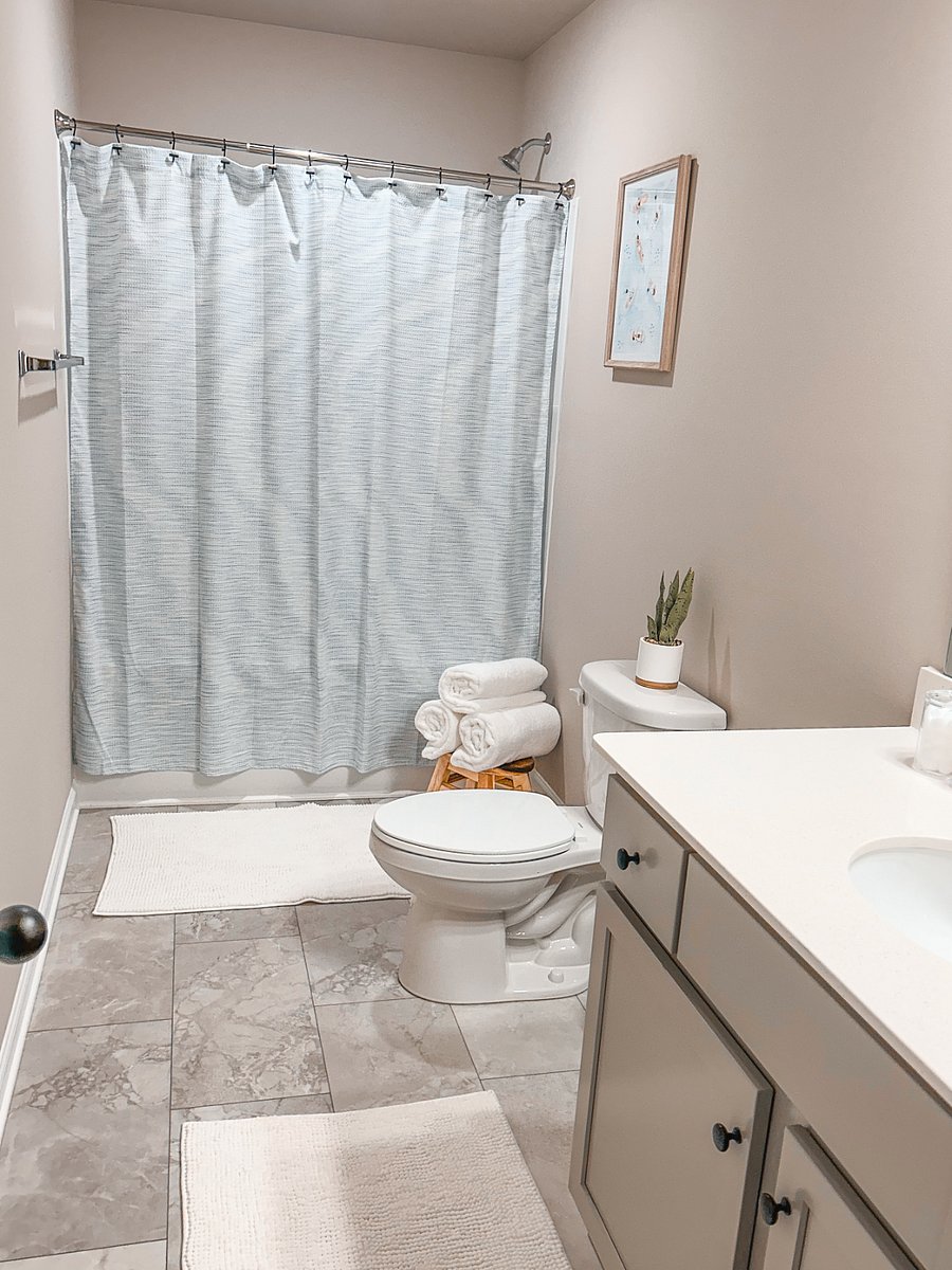 Bathroom 2 (second floor)