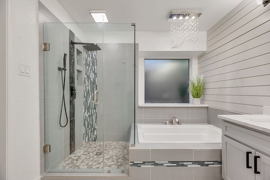 Full Bathroom 2