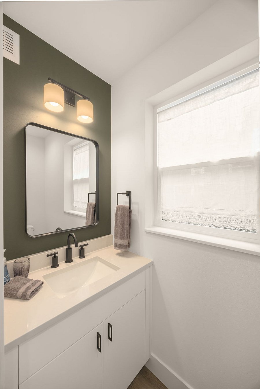 Level 2 Half Bath