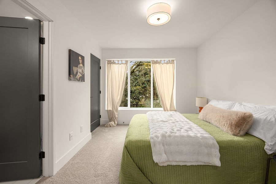 Bedroom E2 (Level 2)