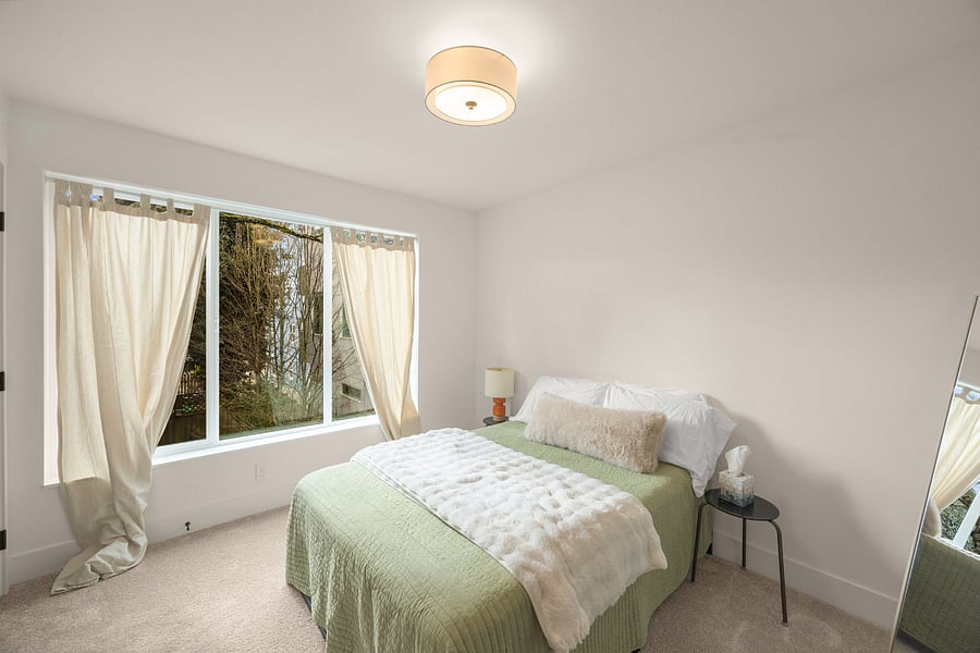 Bedroom E2 (Level 2)