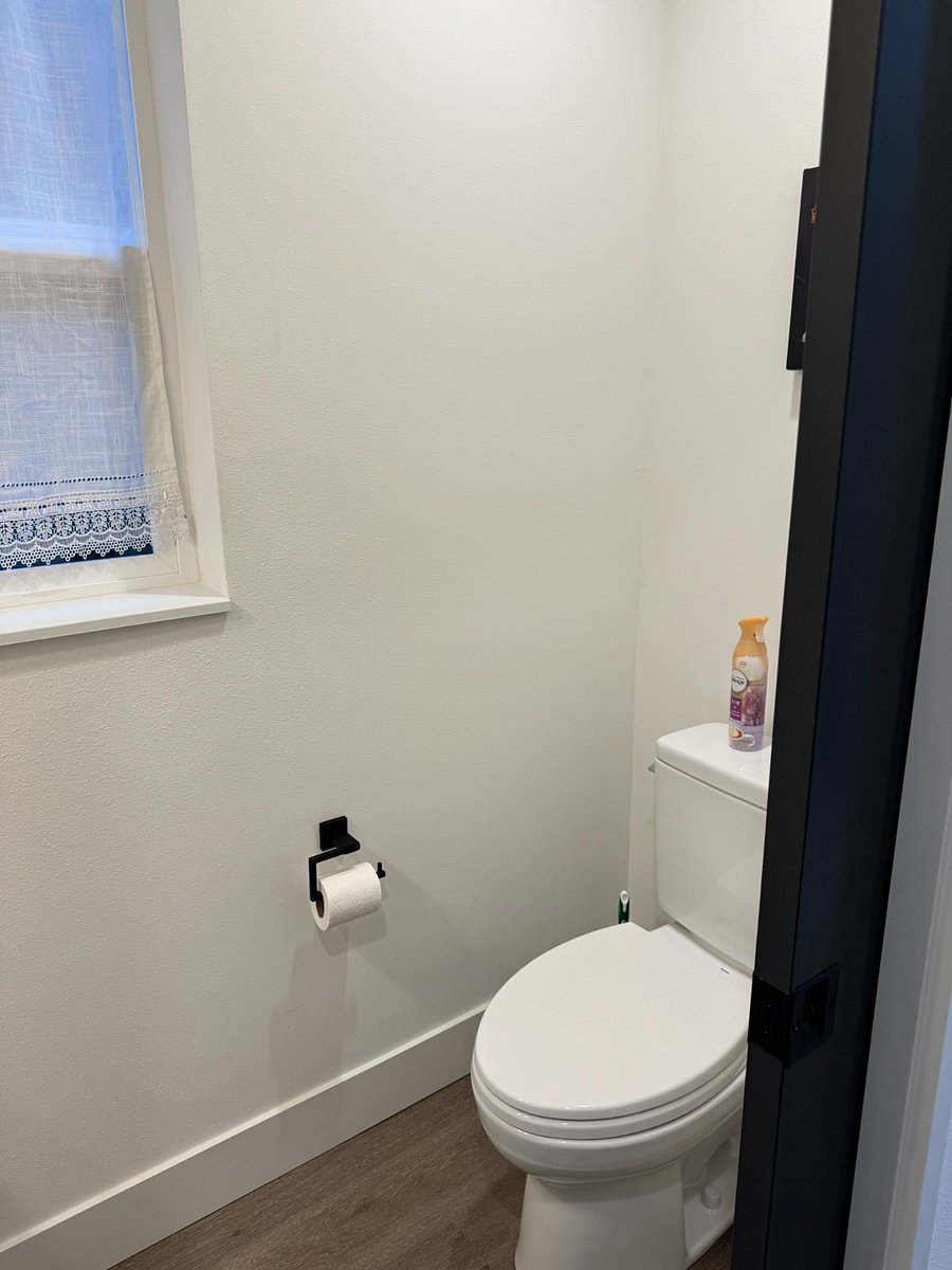 Level 2 Half Bath