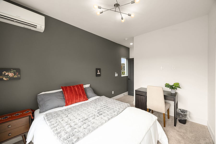 Bedroom E4 (Level 4)
