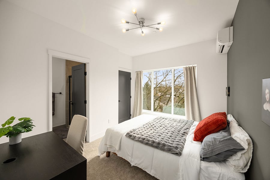 Bedroom E4 (Level 4)