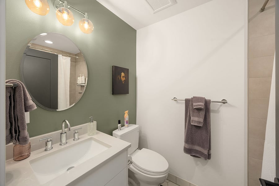 Bedroom E2 (Level 2) En-suite Bathroom