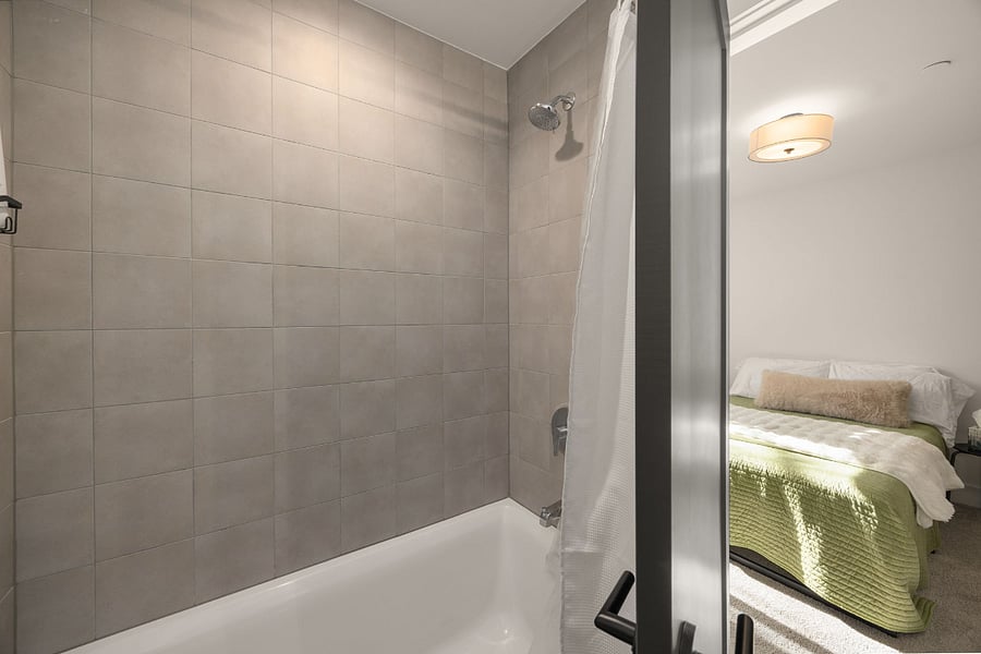 Bedroom E2 (Level 2) En-suite Bathroom
