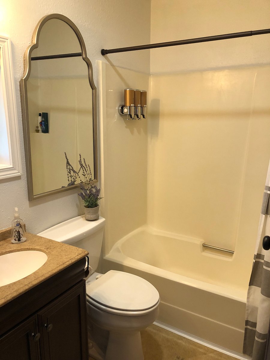 Bathroom 2: tub and shower