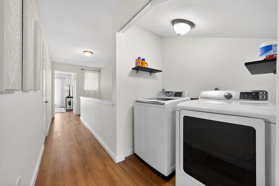 Full-size washer and dryer, conveniently upstairs